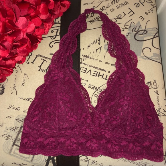 Bundle of two small Aeropostale padded bralettes - Picture 2 of 7